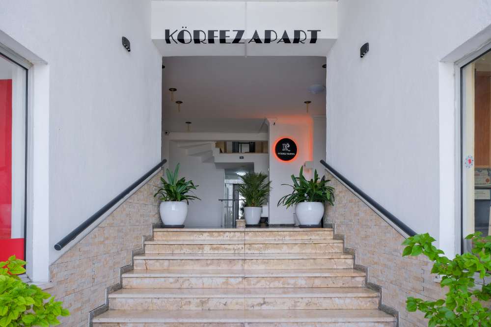 korfez-suites-otel-girisi